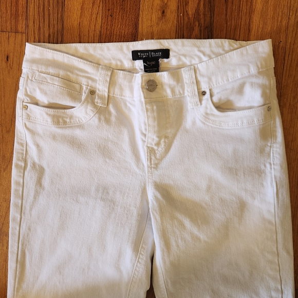 White House Black Market White Cropped Ankle Jeans Size 2 - Picture 3 of 9